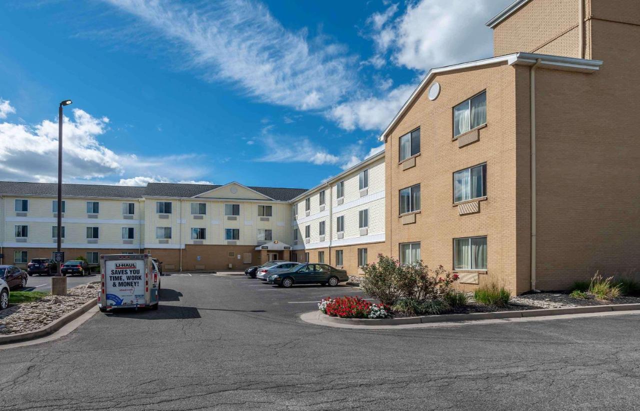 Extended America - Cincinnati - - Kenwood Road 2*